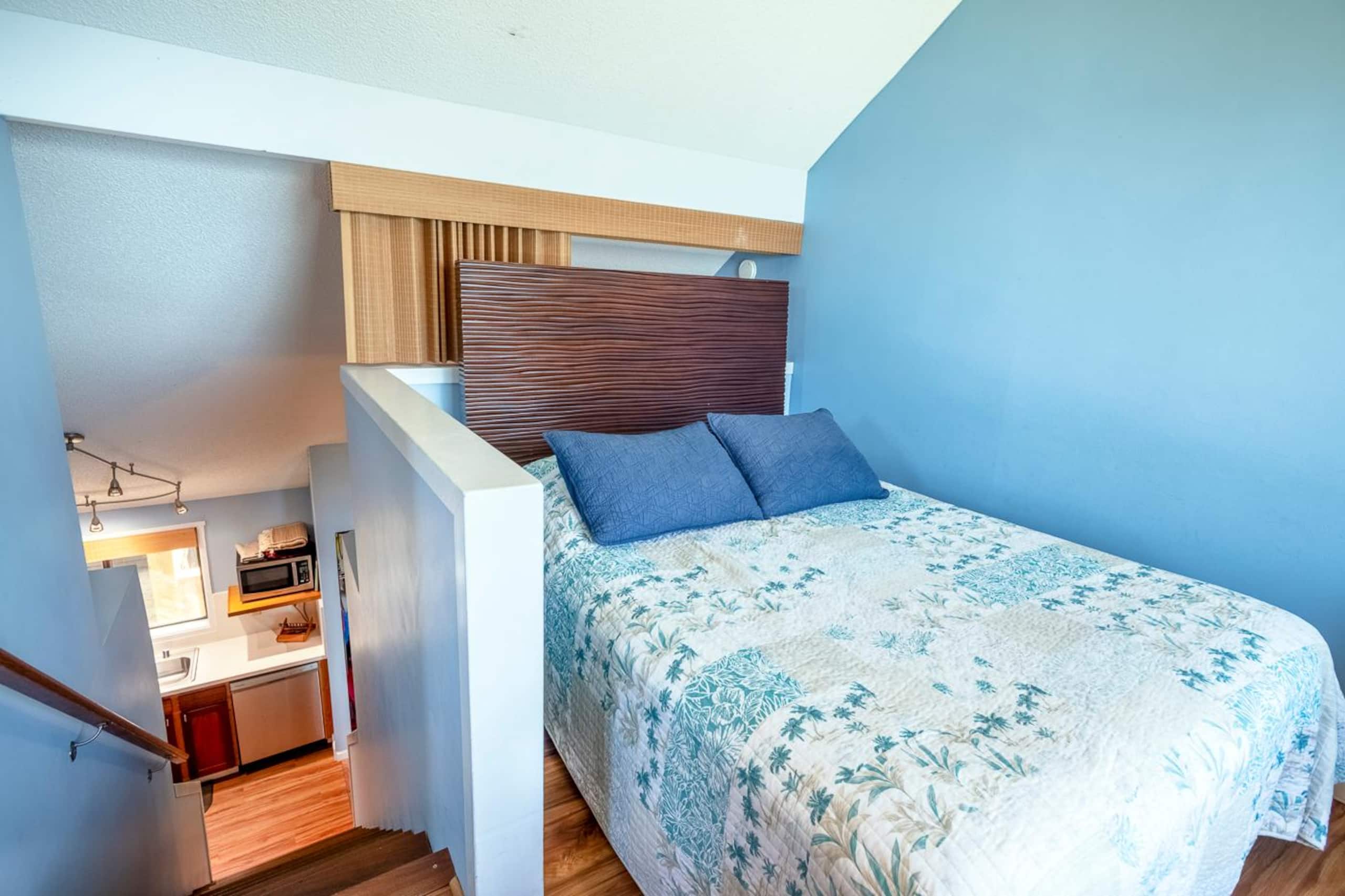 Peaceful Top-Floor Condo w/ Unbeatable Views - Photo 21