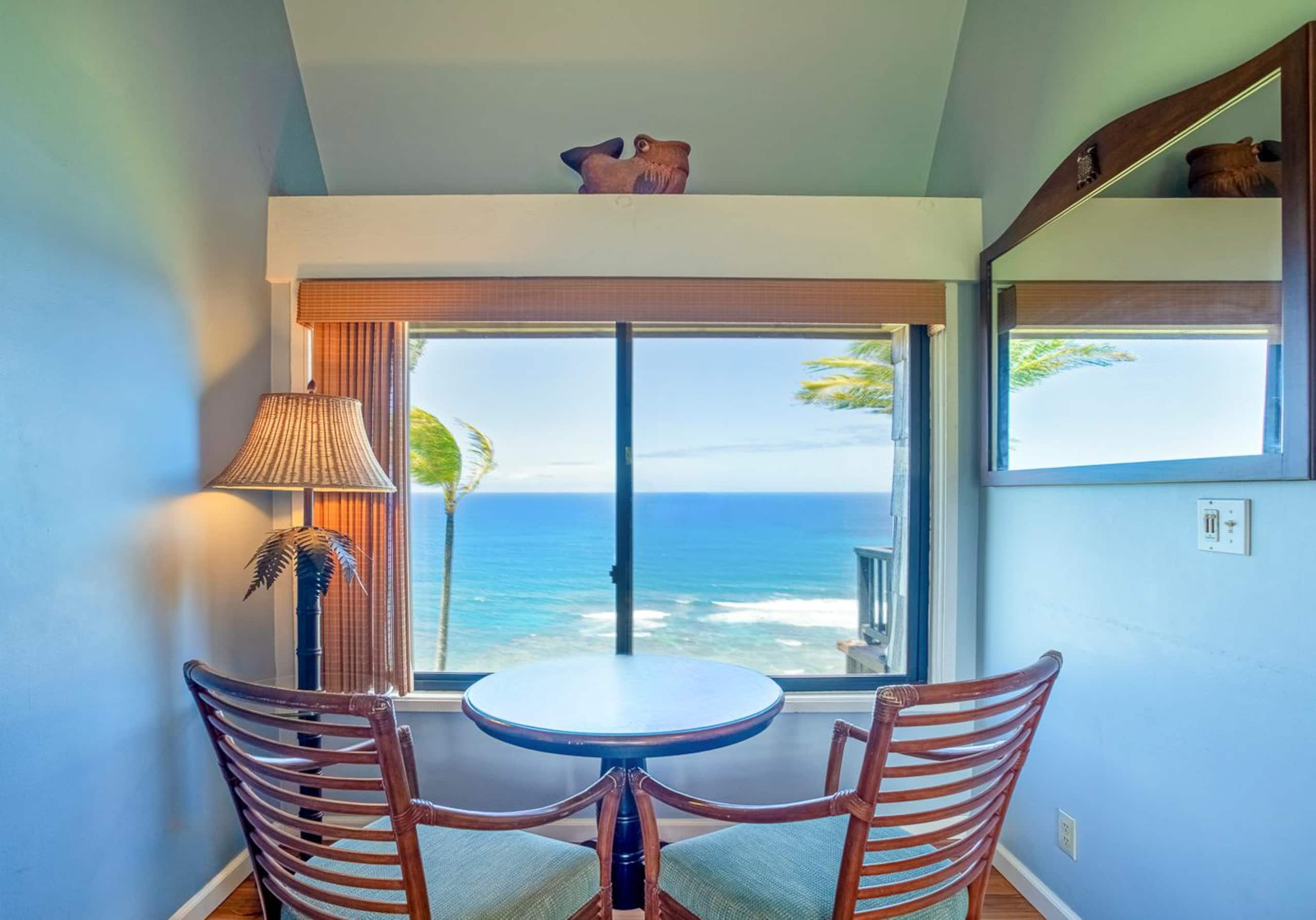 Peaceful Top-Floor Condo w/ Unbeatable Views - Photo 11
