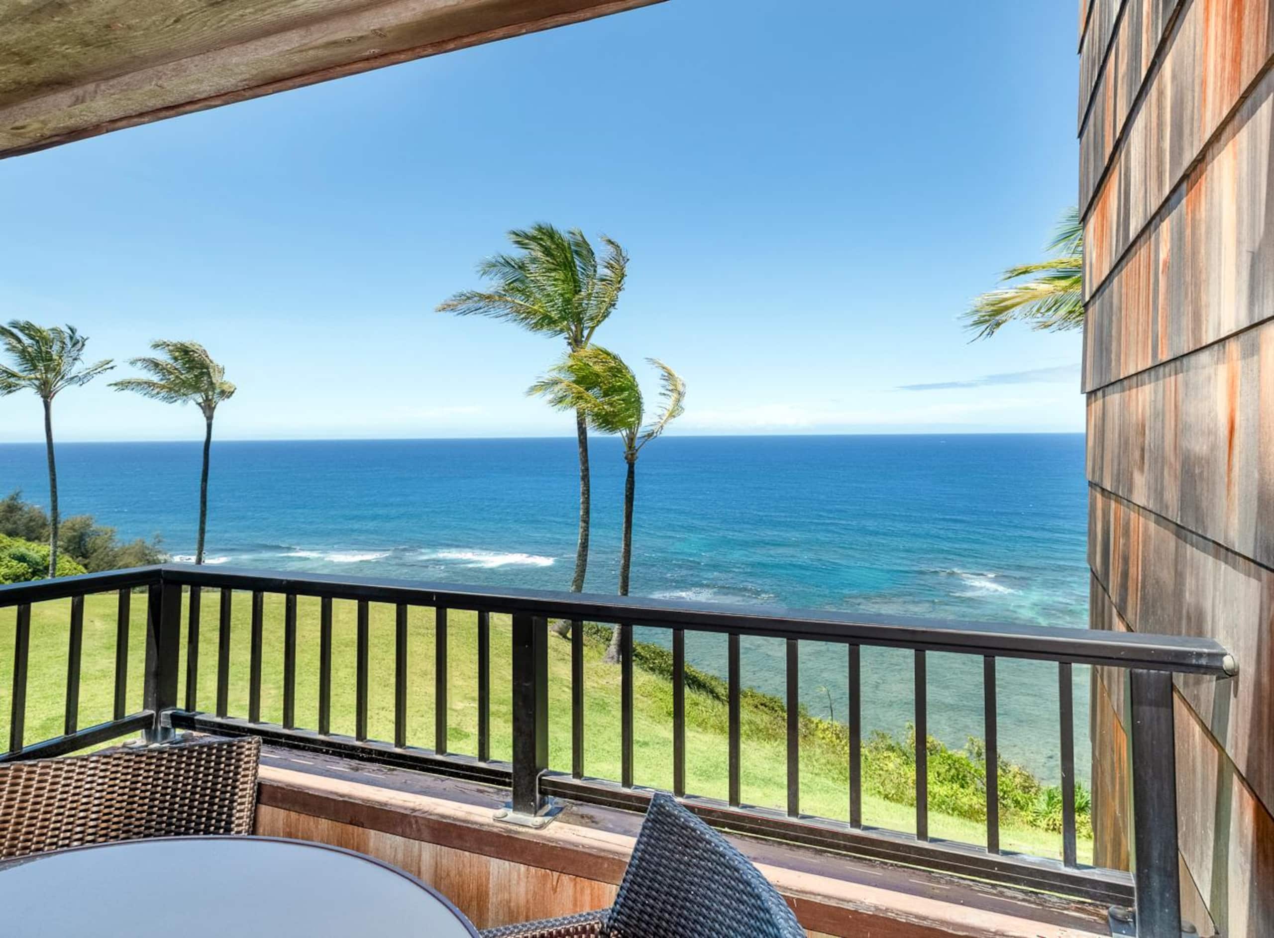 Peaceful Top-Floor Condo w/ Unbeatable Views - Photo 2