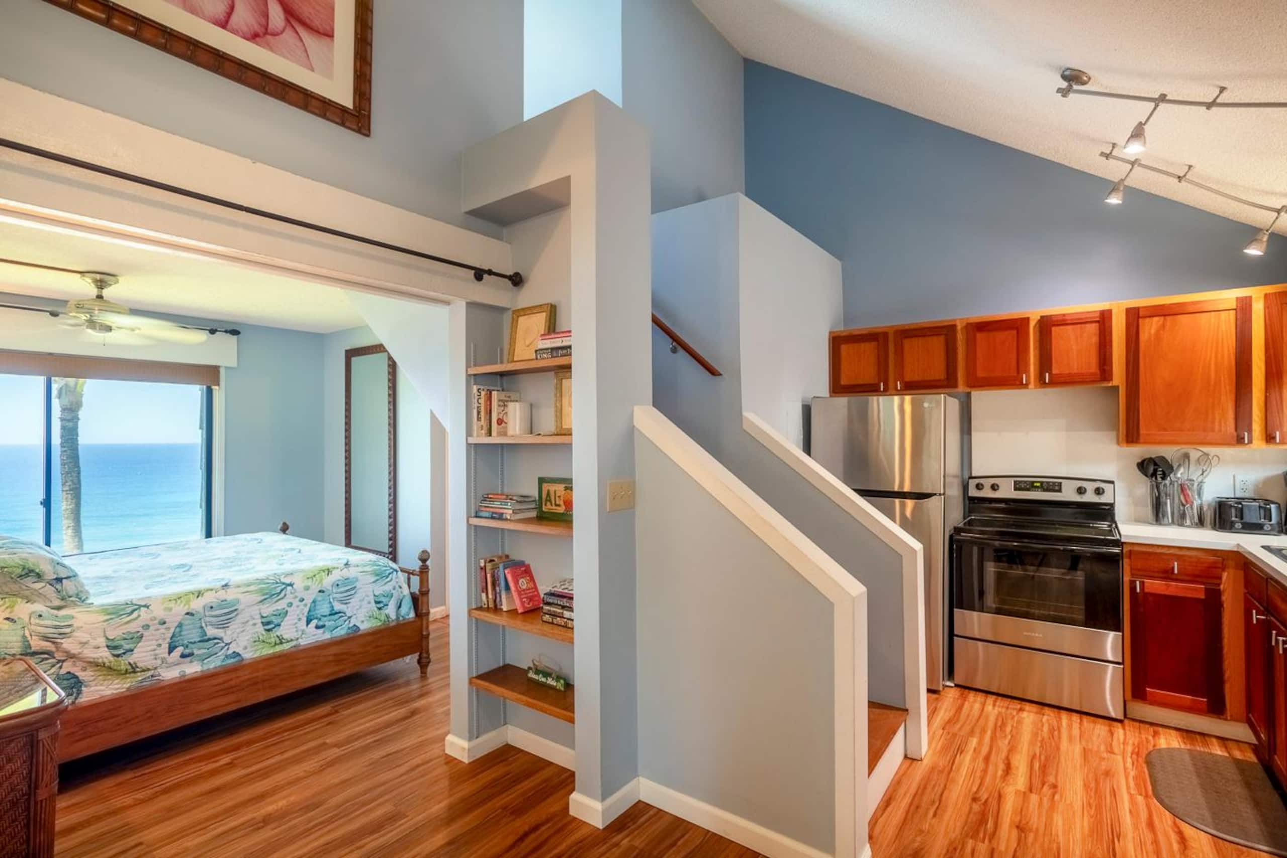 Peaceful Top-Floor Condo w/ Unbeatable Views - Photo 18