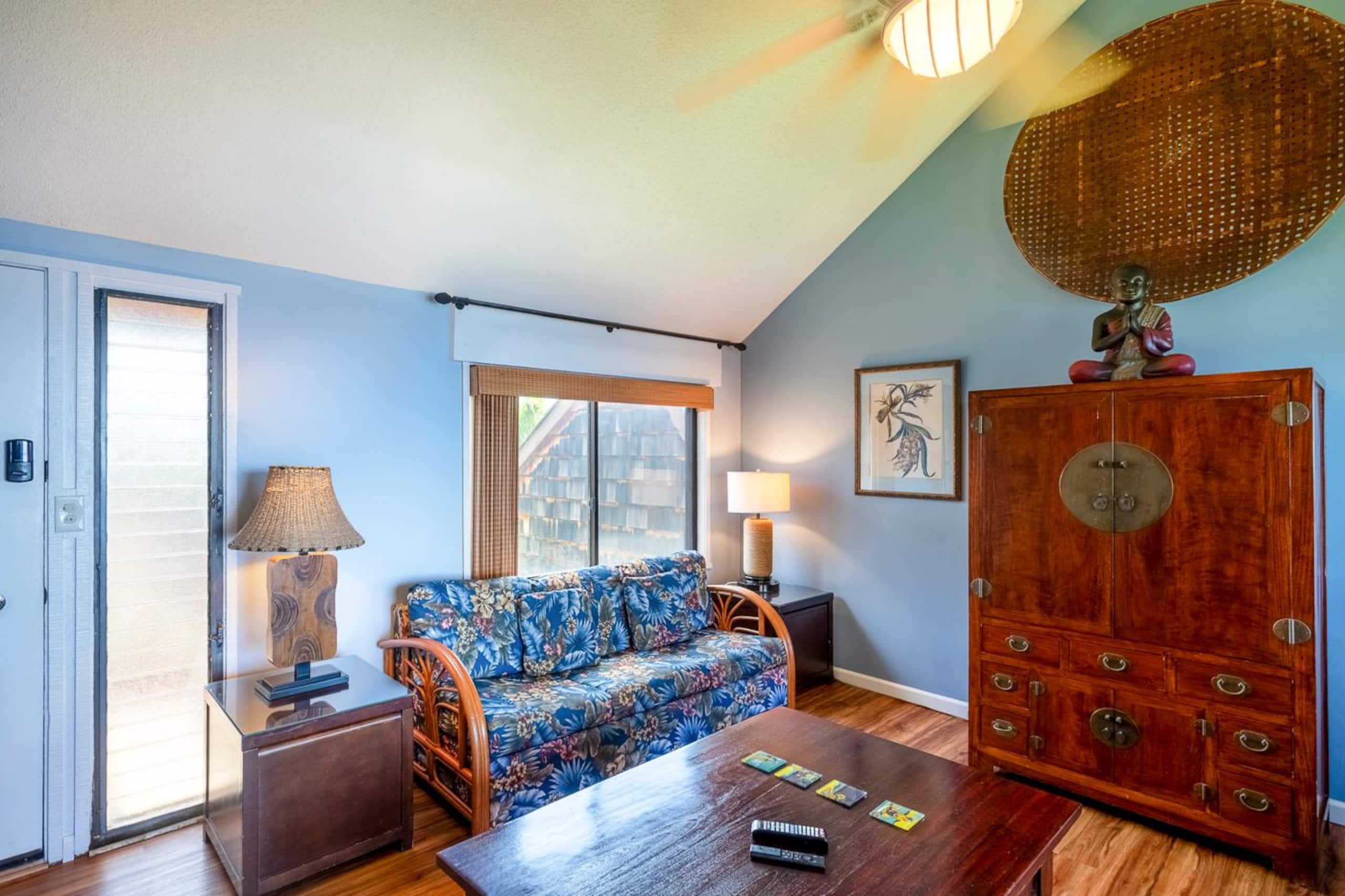 Peaceful Top-Floor Condo w/ Unbeatable Views - Photo 14