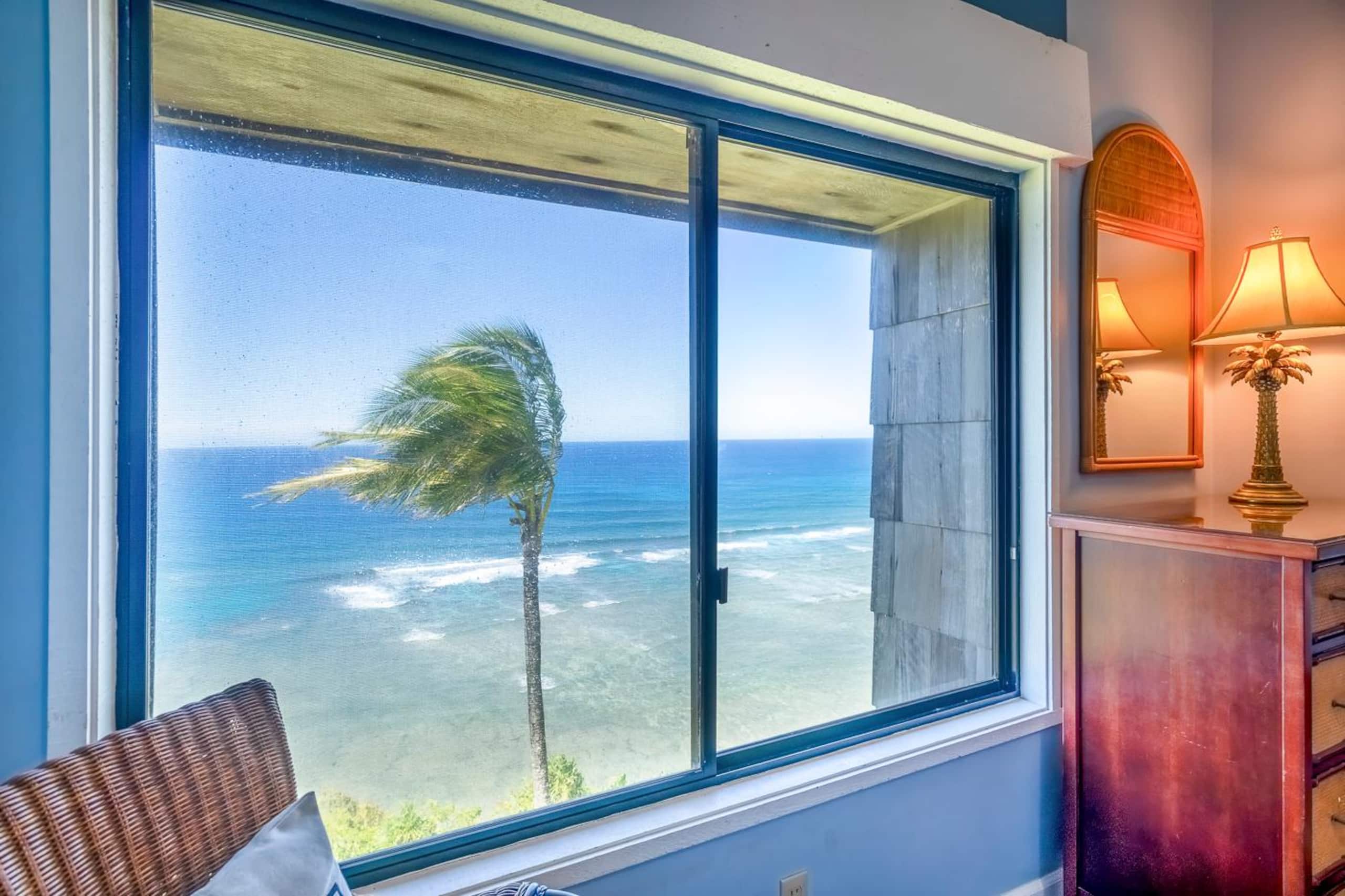 Peaceful Top-Floor Condo w/ Unbeatable Views - Photo 23