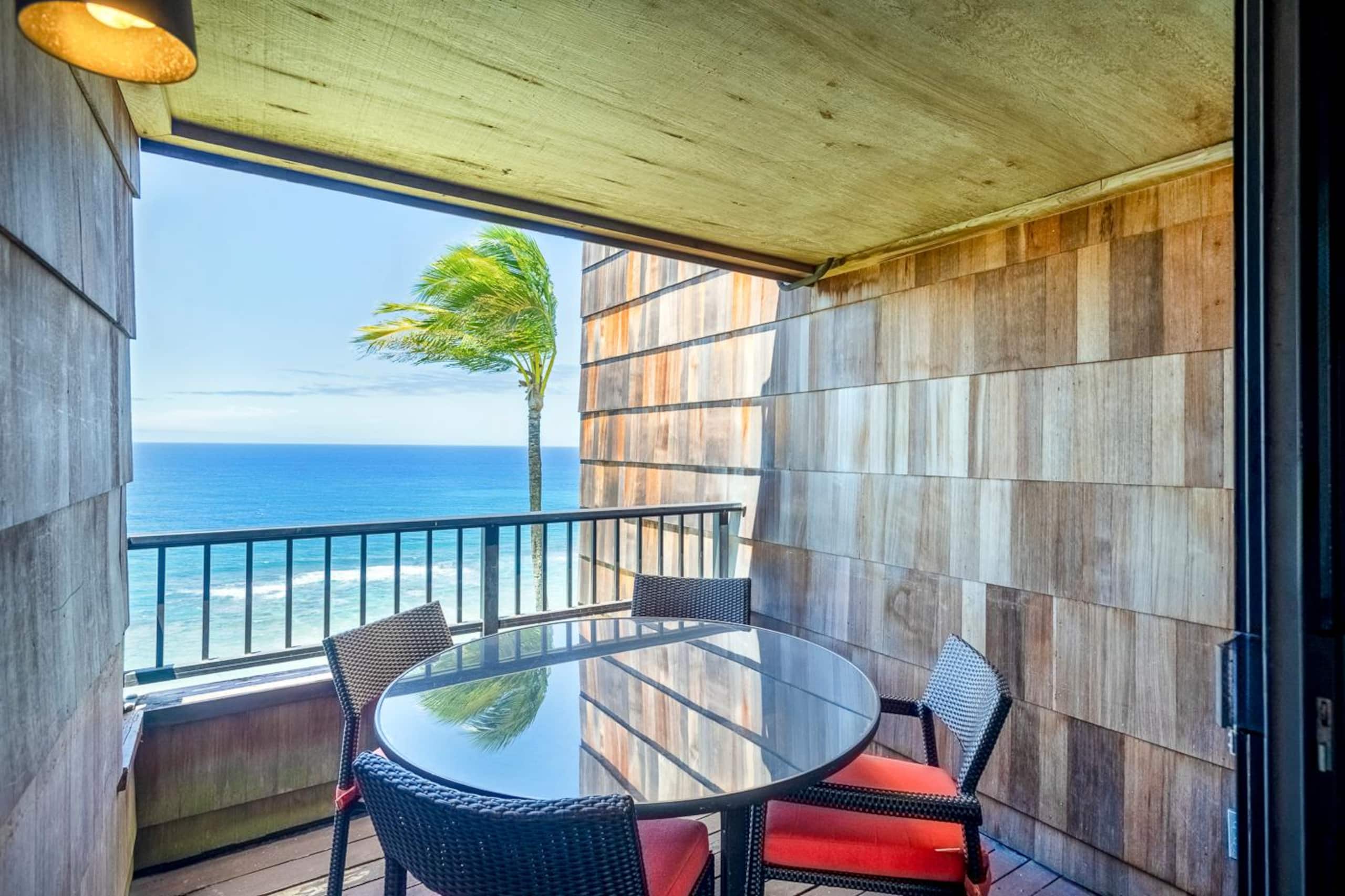 Peaceful Top-Floor Condo w/ Unbeatable Views - Photo 10