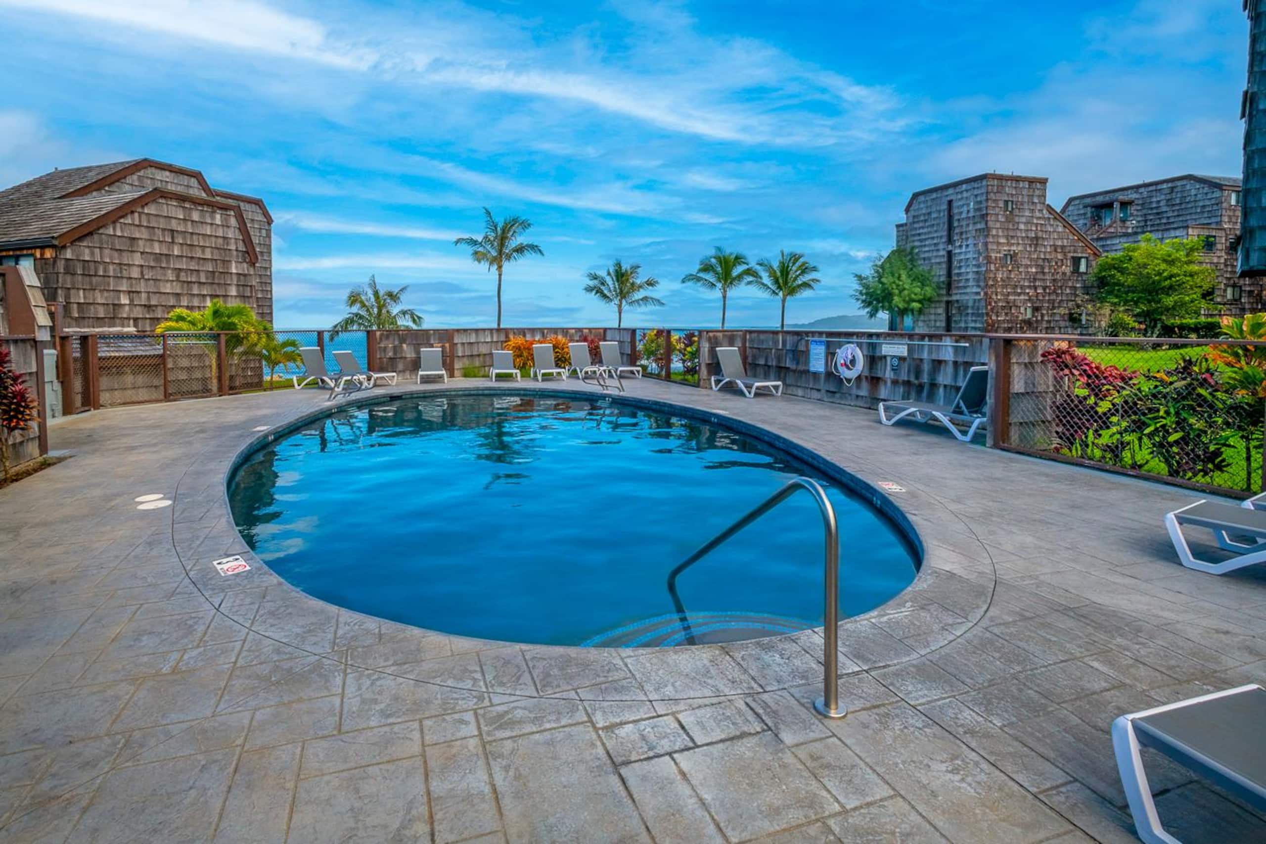 Peaceful Top-Floor Condo w/ Unbeatable Views - Photo 9