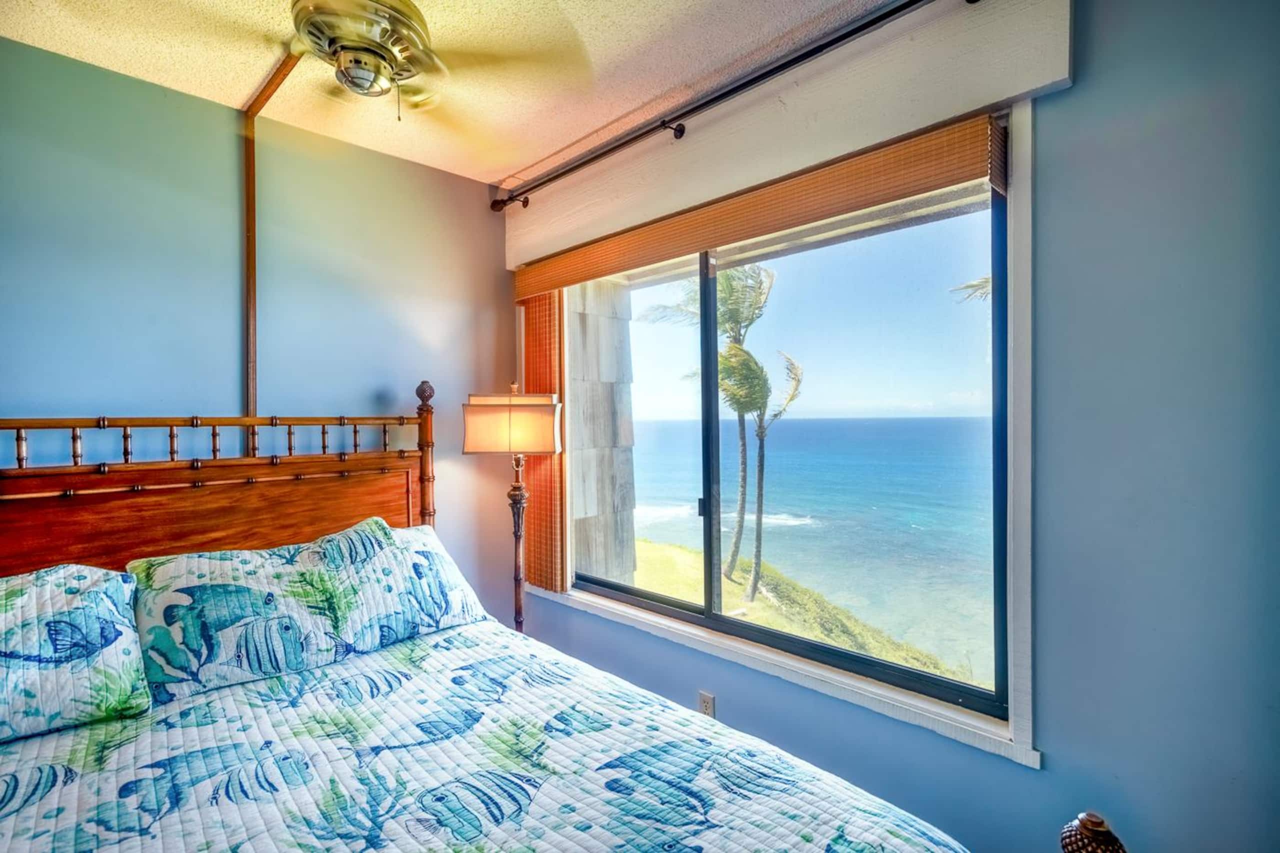 Peaceful Top-Floor Condo w/ Unbeatable Views - Photo 7