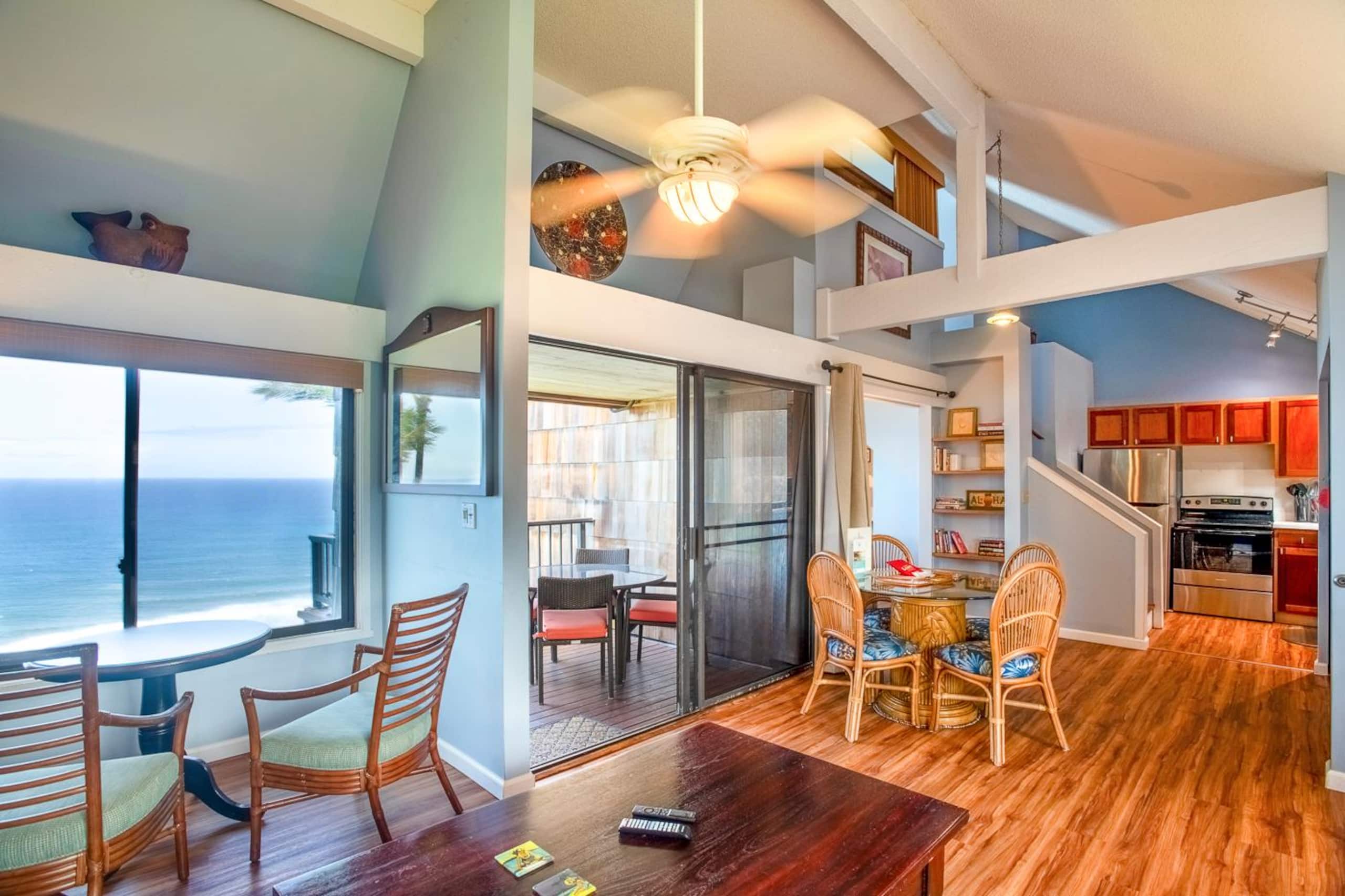 Peaceful Top-Floor Condo w/ Unbeatable Views - Photo 13