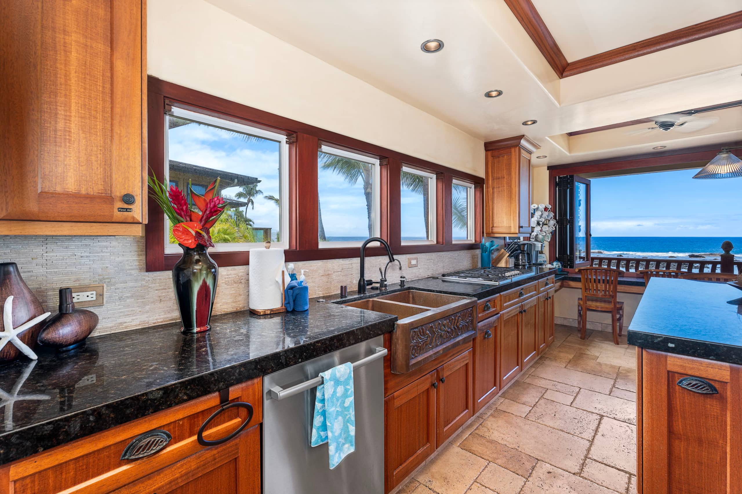 Home in Kailua-Kona · ★4.93 · 4 bedrooms · 10 beds · 4 baths - Image 13