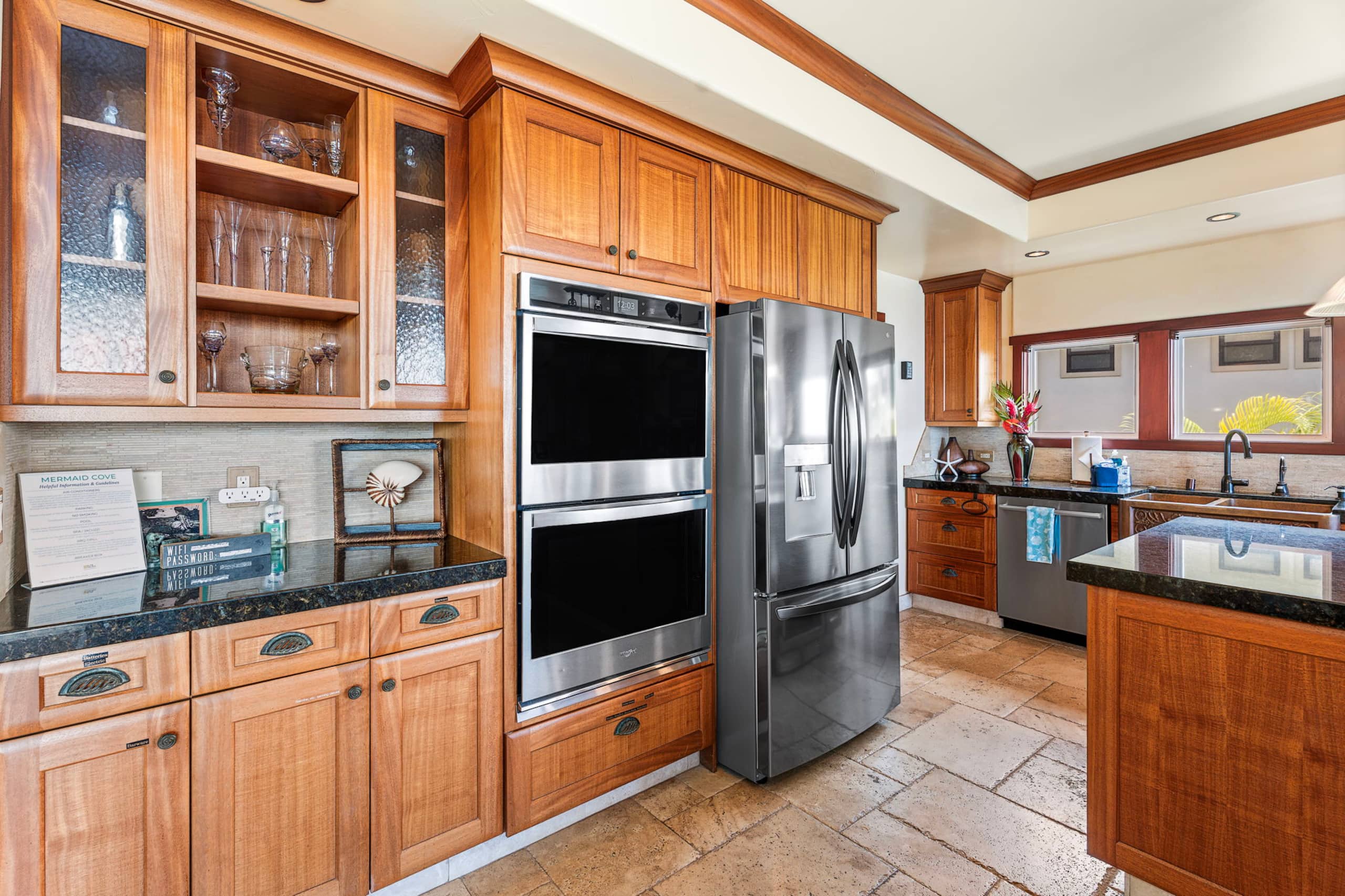 Home in Kailua-Kona · ★4.93 · 4 bedrooms · 10 beds · 4 baths - Image 14