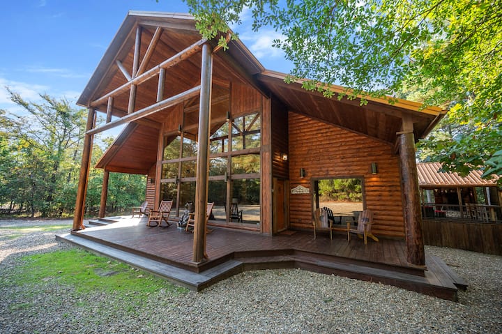 Secluded, Yet Convenient Cabin (Sleeps 14) - Broken Bow, OK