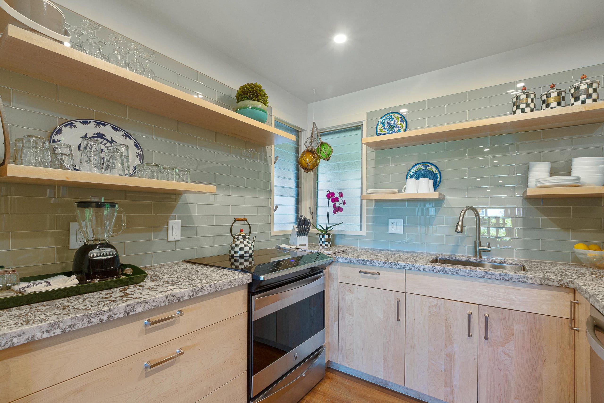 Condo in Lahaina · ★5.0 · 1 bedroom · 3 beds · 2 baths - Image 2