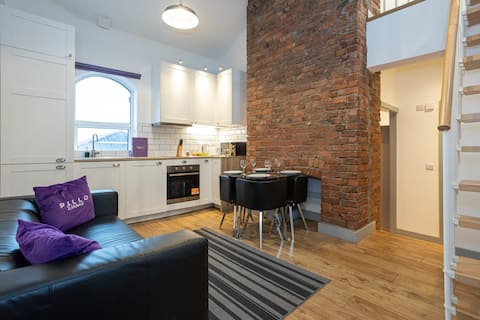 Successful Airbnb property: Modern Duplex close to City Centre & Old Trafford in Pendleton & Charlestown