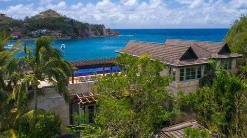 Oceanfront Villa W/ Pool & Stunning Bay Views!