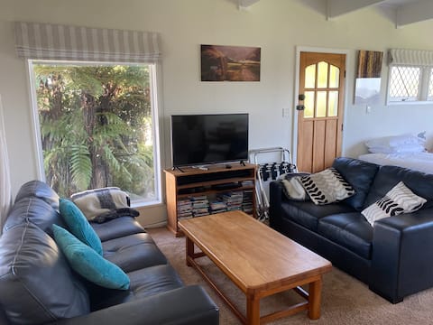 Karapiro Family Studio & Garden Cottage