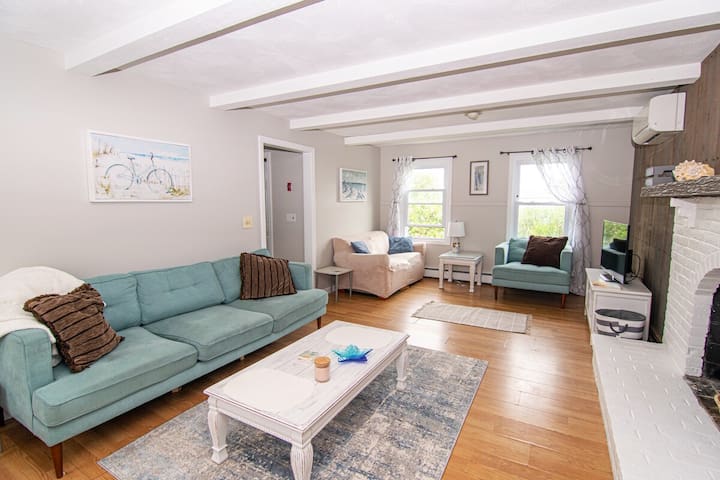 Family Friendly Scarborough Beach Home!