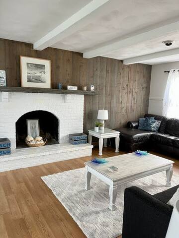 Family Friendly Scarborough Beach Home! gallery image 3