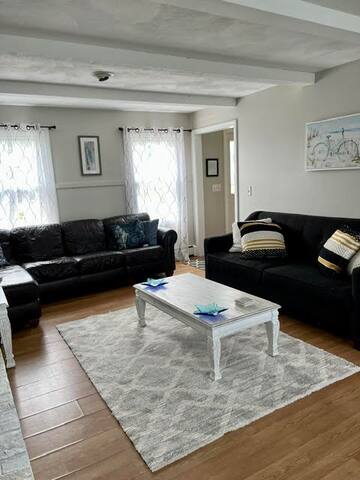 Family Friendly Scarborough Beach Home! gallery image 5