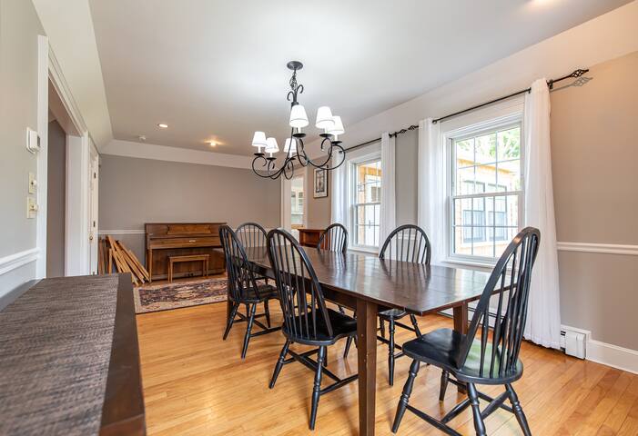 Historic 1880 Pristine Victorian in Narragansett gallery image 5