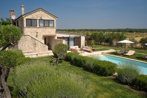 Villa Royal with heated pool and sauna