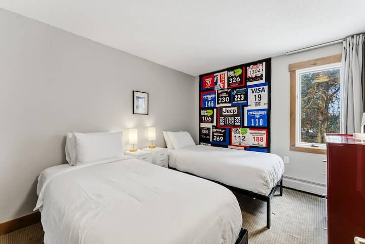 Bedroom 2: 2 single Beds 