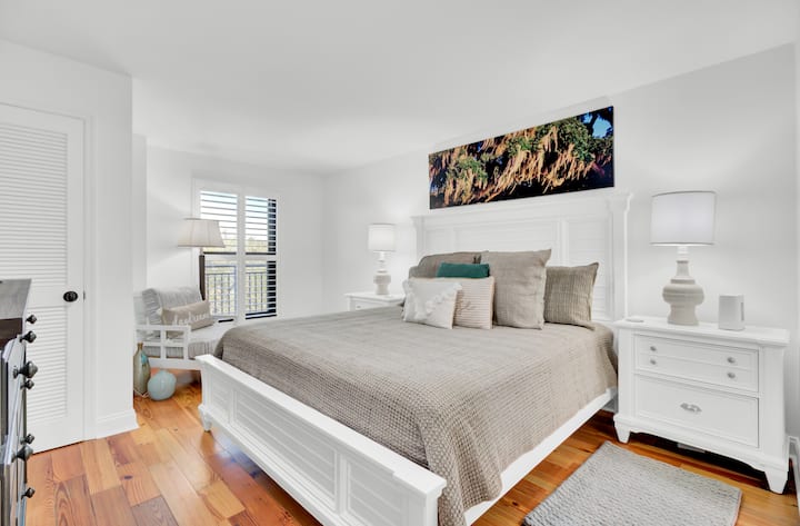 Spálňa 2 zahŕňa manželskú posteľ King.