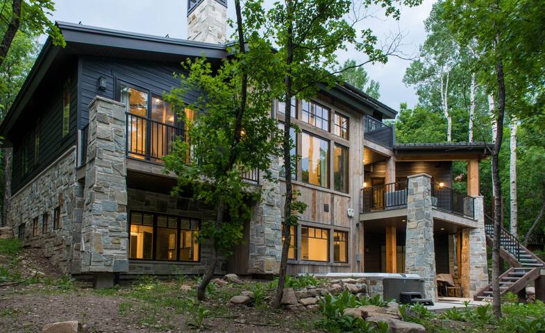 Stewart Mountain Lodging managed Airbnb listing 1