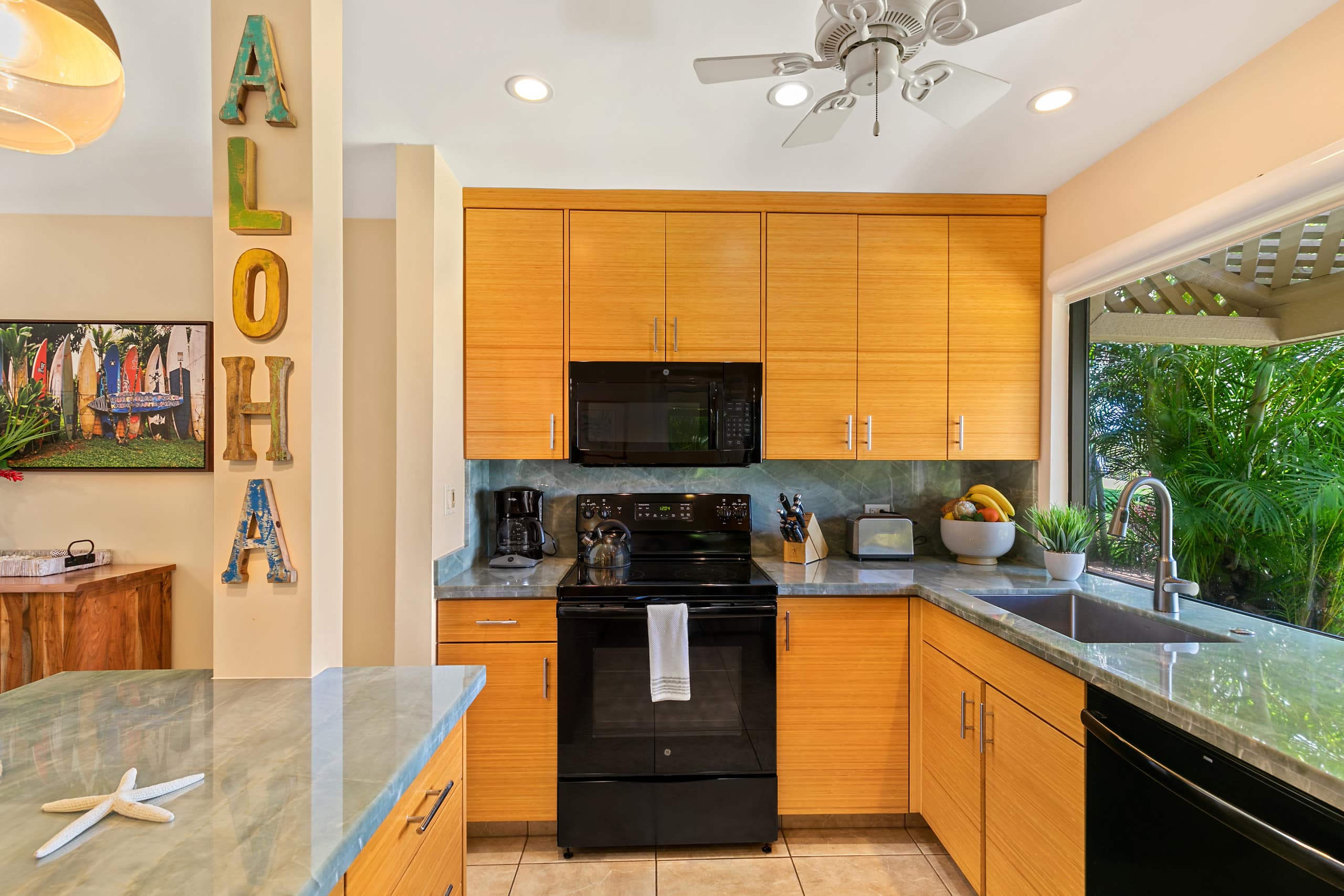 Condo in Kihei · ★4.83 · 1 bedroom · 2 beds · 2 baths - Image 6