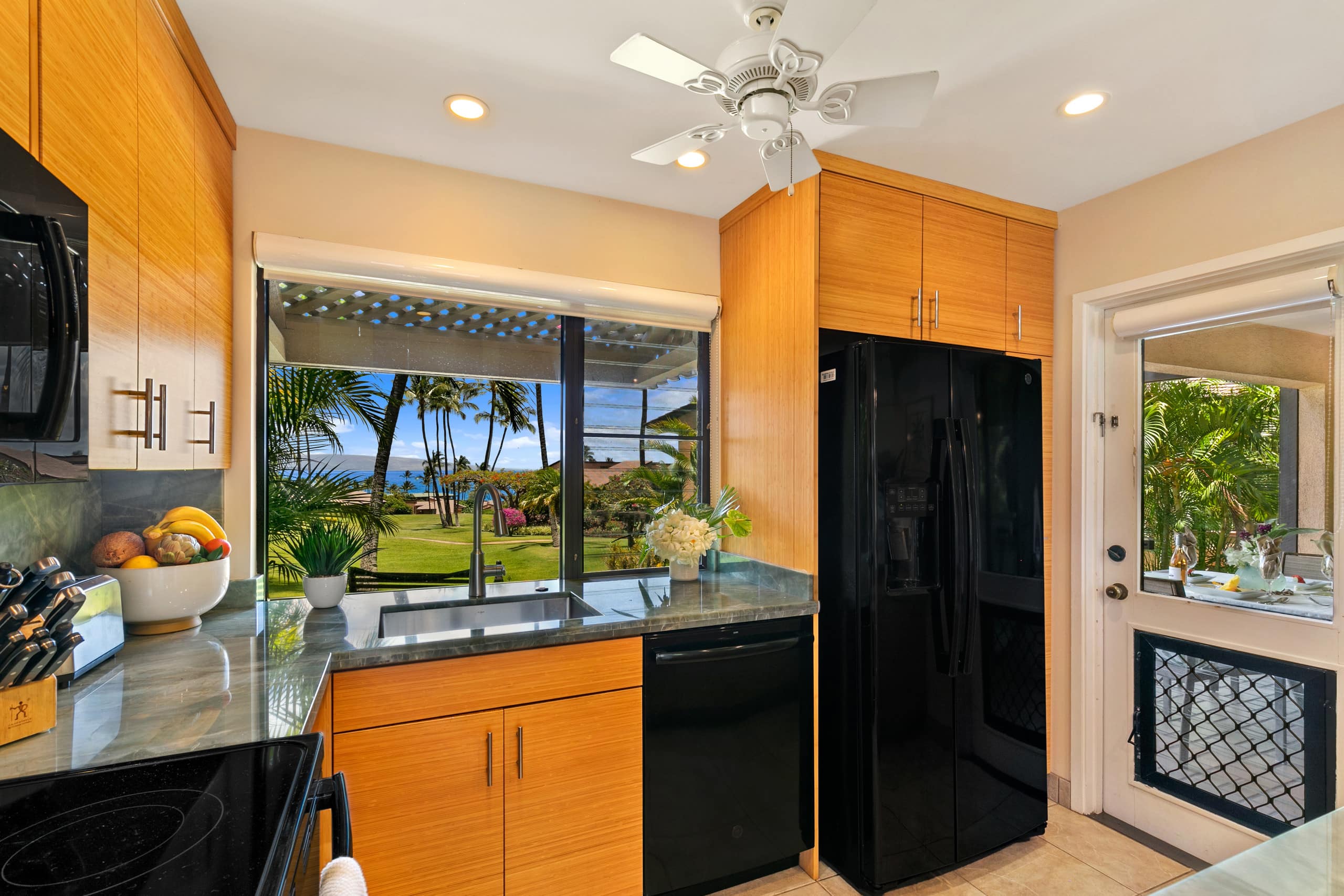Condo in Kihei · ★4.83 · 1 bedroom · 2 beds · 2 baths - Image 4