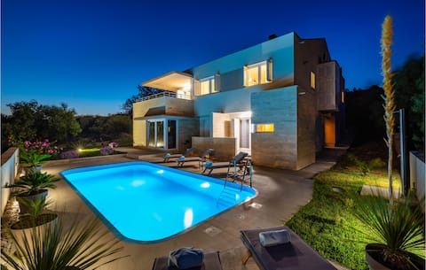 Nice home in Posedarje with kitchen