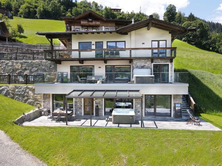 Superior Chalet Berggold - by "wachterhof"