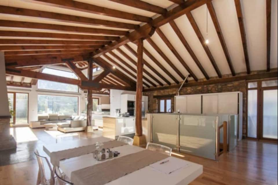 Cantabria Collection: Exceptional Cabarceno Chalet — photo 1