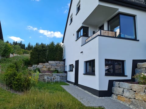 Holiday apartment HappyLiving (Winterberg) -, beautiful new building with garden / walking distance to the ski lift