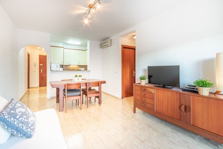 IMMOBILIARIA LOLA EMPURIABRAVA managed Airbnb listing 3