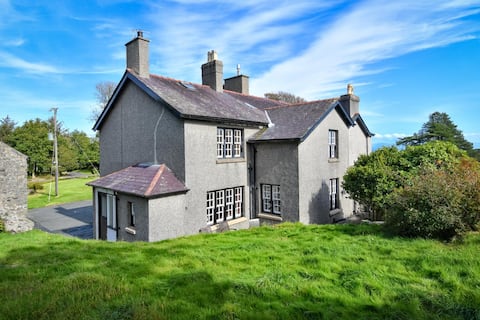 4 Bed in Pwllheli (oc-northw)