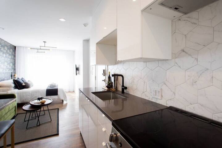 Four Stunning Suites on Private Floor by Denstays gallery image 2