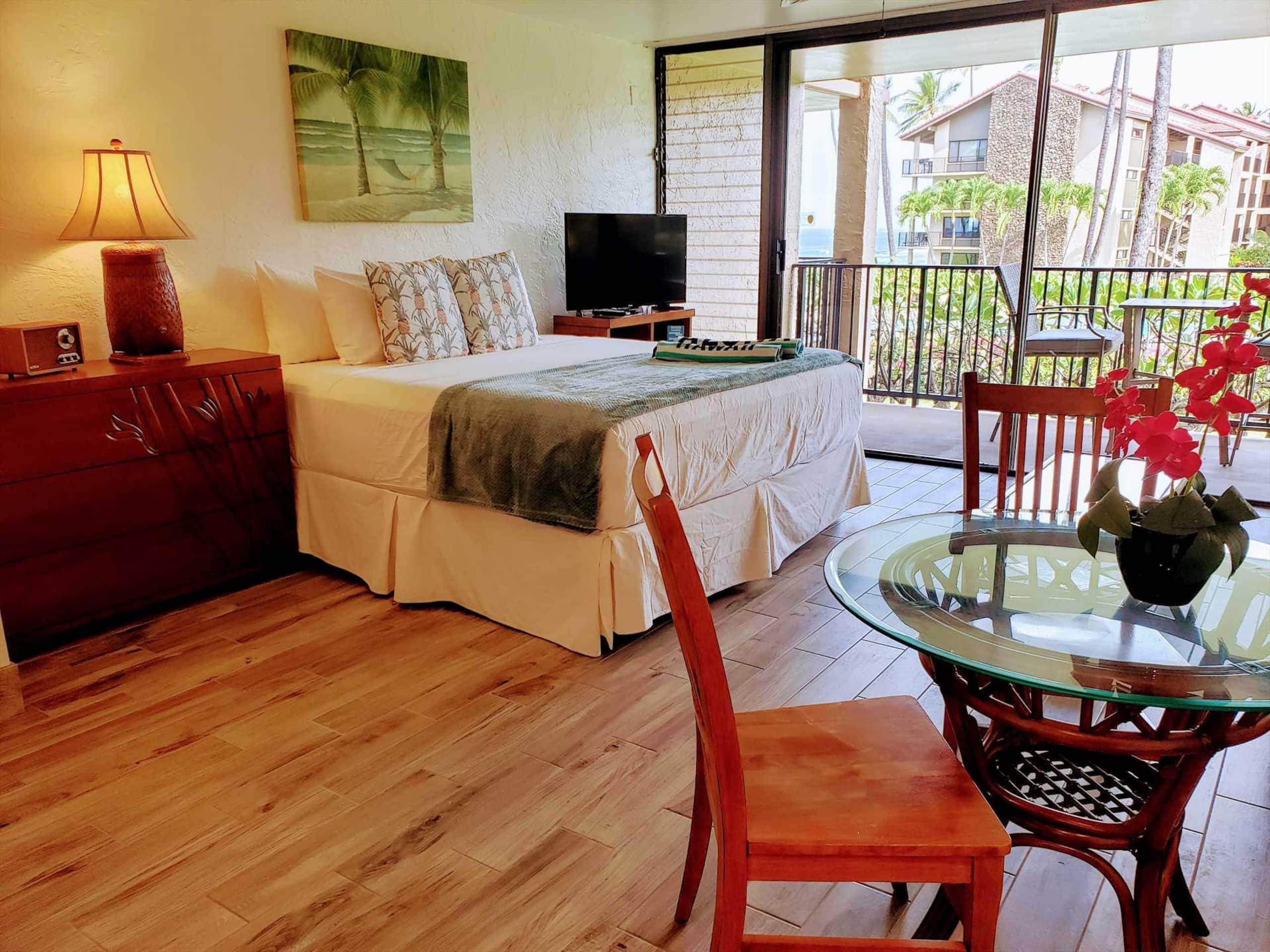 Papakea E204, Ocean view, King bed Suite - Image 13