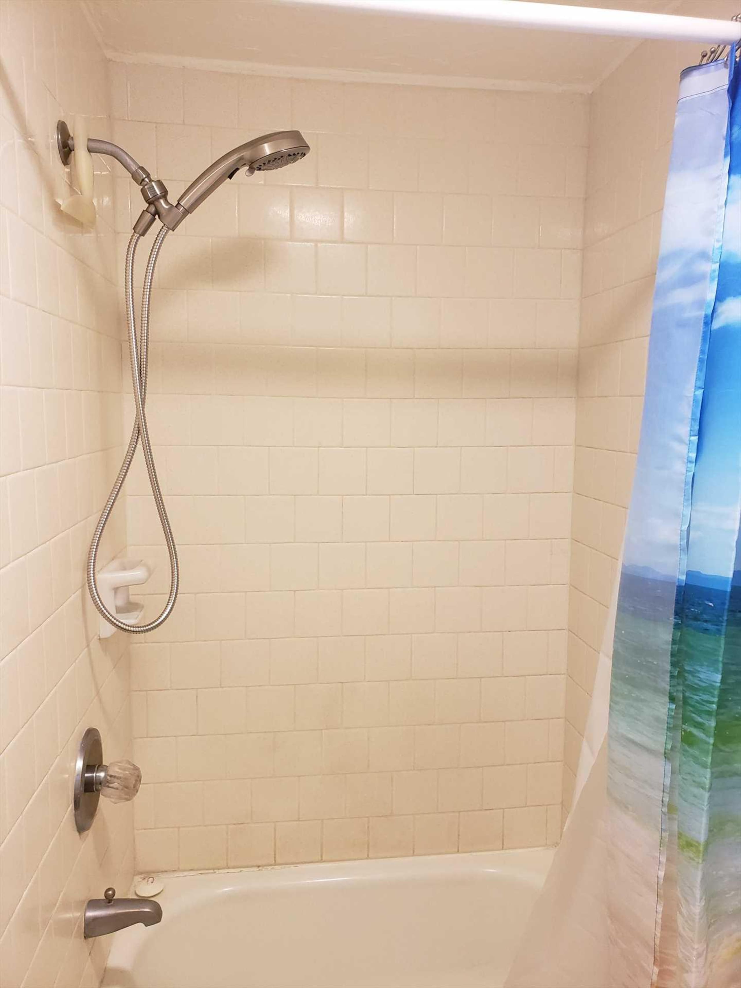 Papakea E204, Ocean view, King bed Suite - Image 23