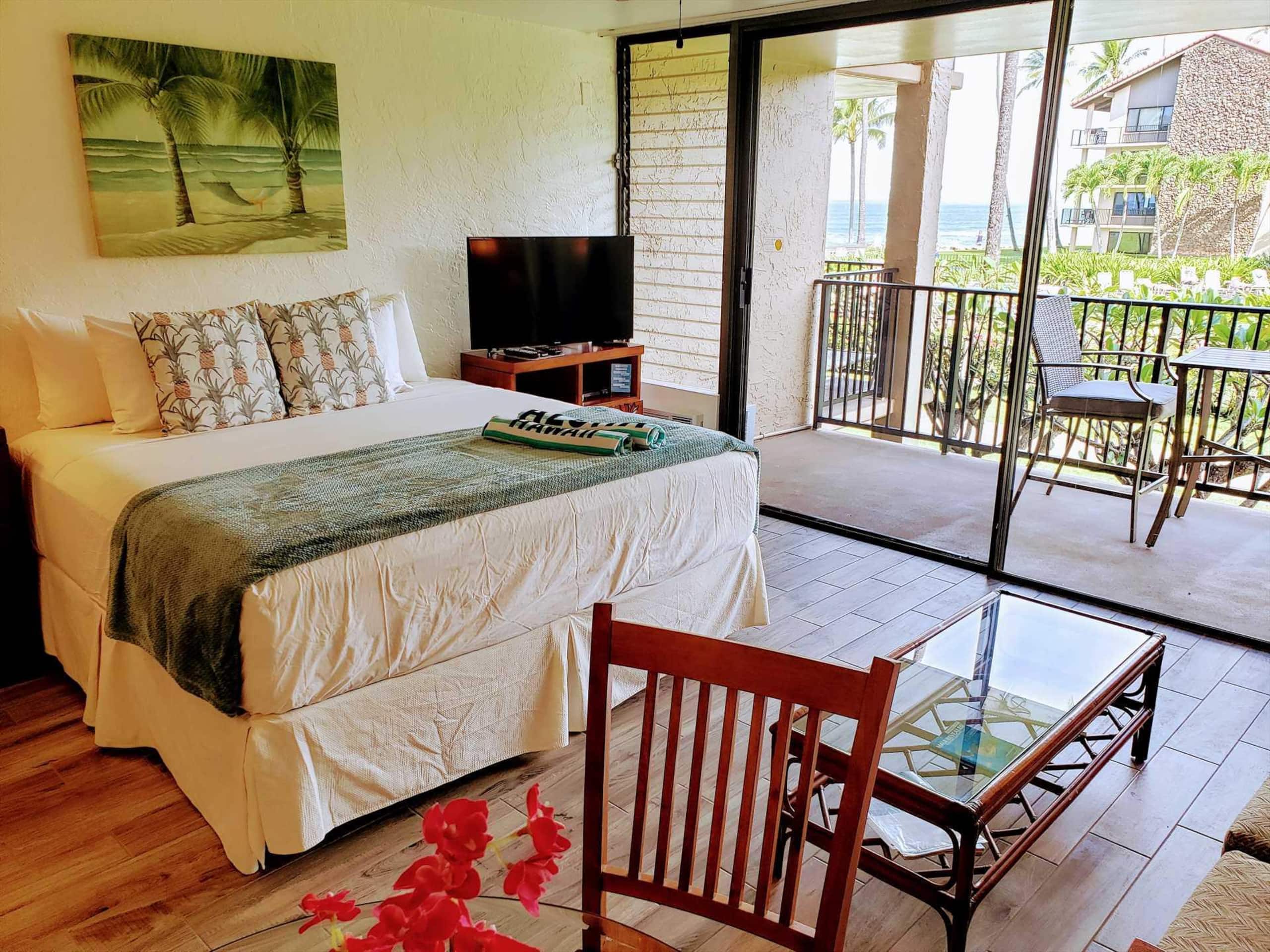Papakea E204, Ocean view, King bed Suite - Image 4