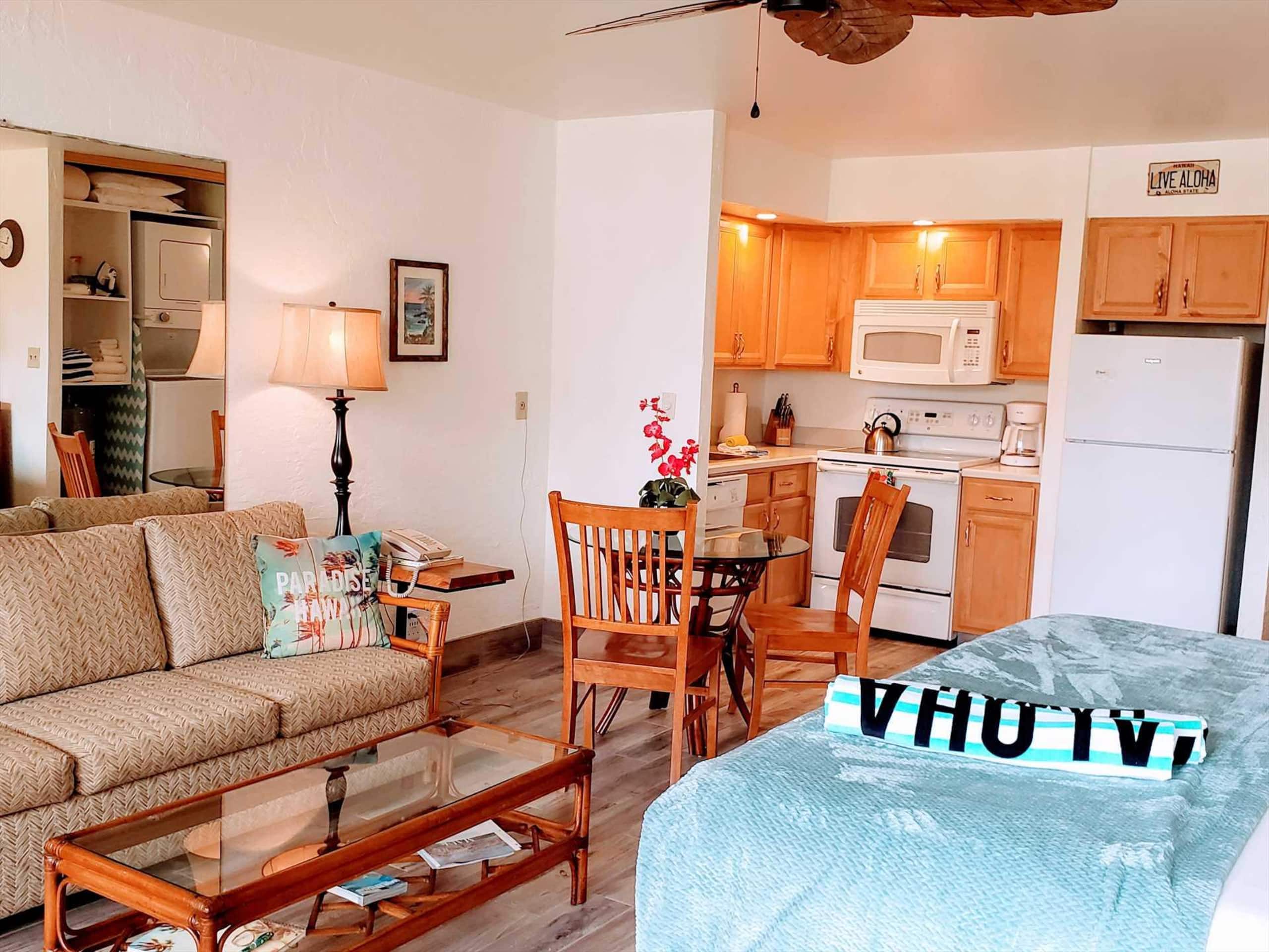 Papakea E204, Ocean view, King bed Suite - Image 11