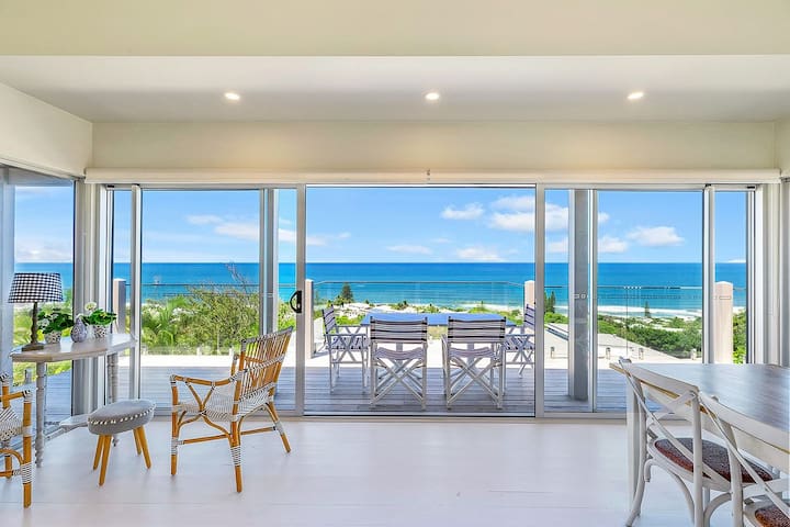 Prestigious Home with Breathtaking Views, Pool