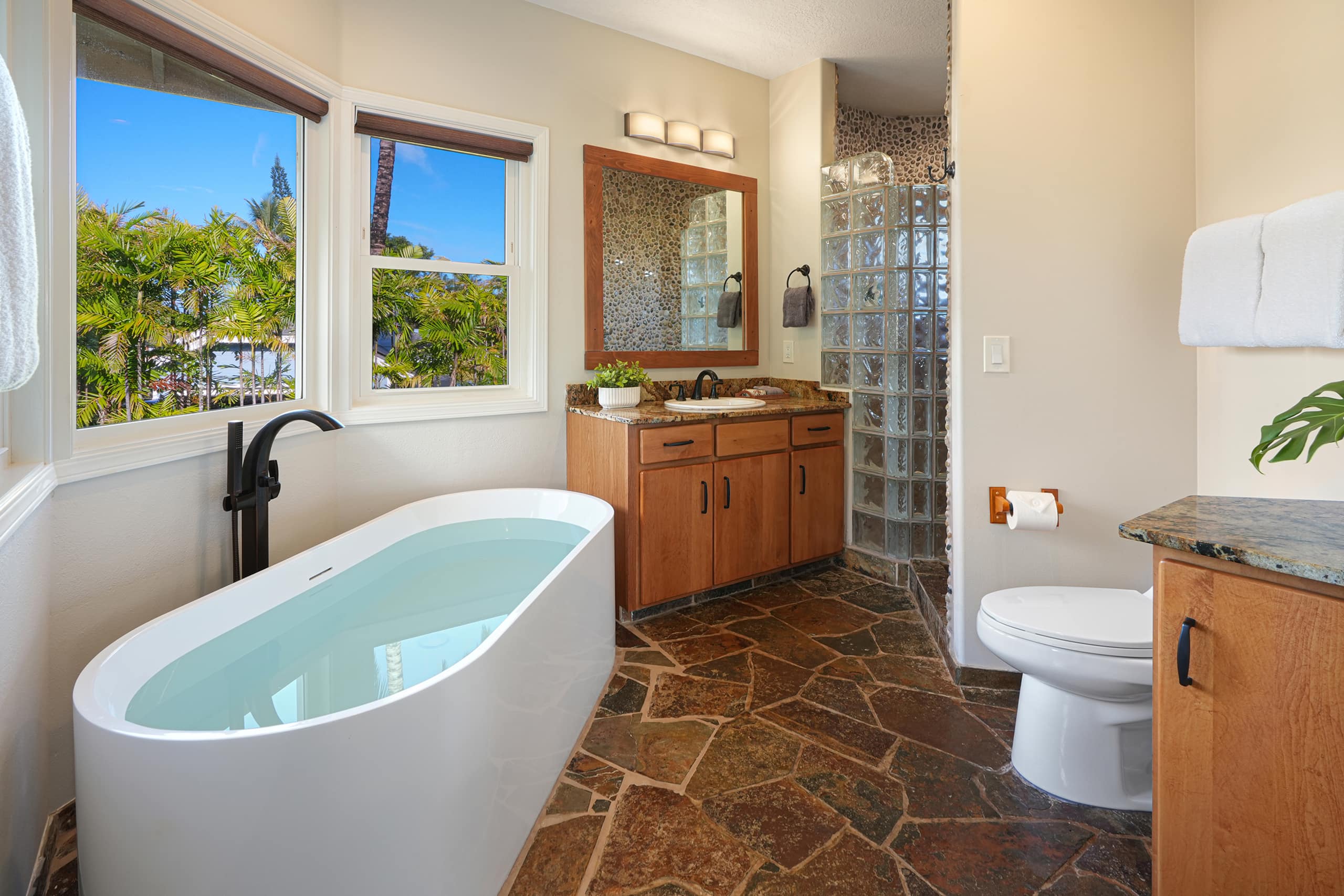 Pohaku Villa Tropical Home AC, Pool, Lanai, View - Photo 56