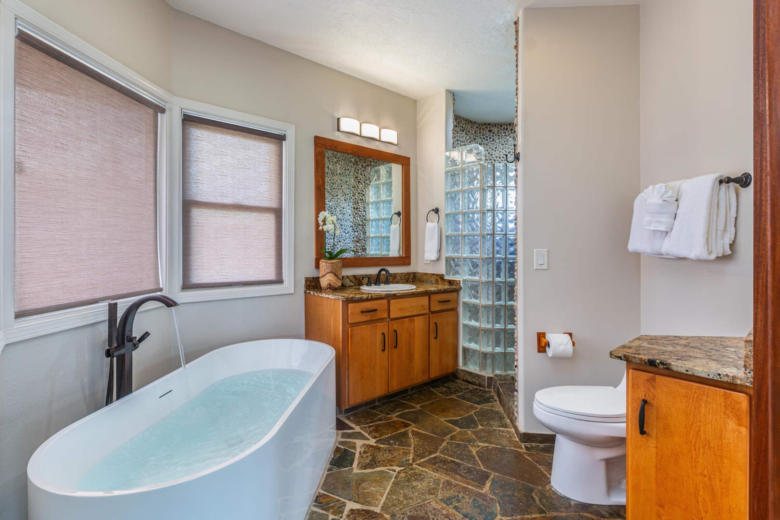 Pohaku Villa Tropical Home AC, Pool, Lanai, View - Photo 21