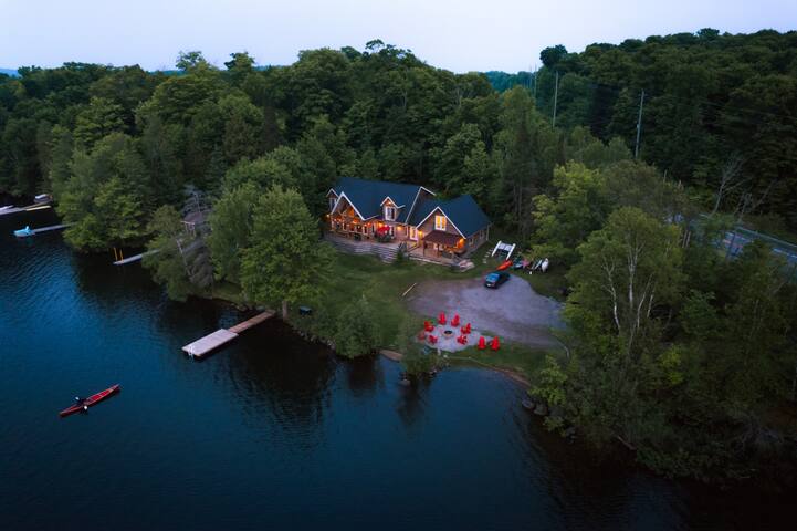Lakefront, 4000sq/f, Gym, Beach, Hot Tub, Sauna