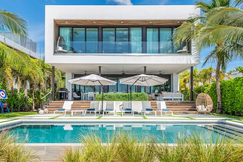 Luxury Bayfront Villa with Pool New Construction