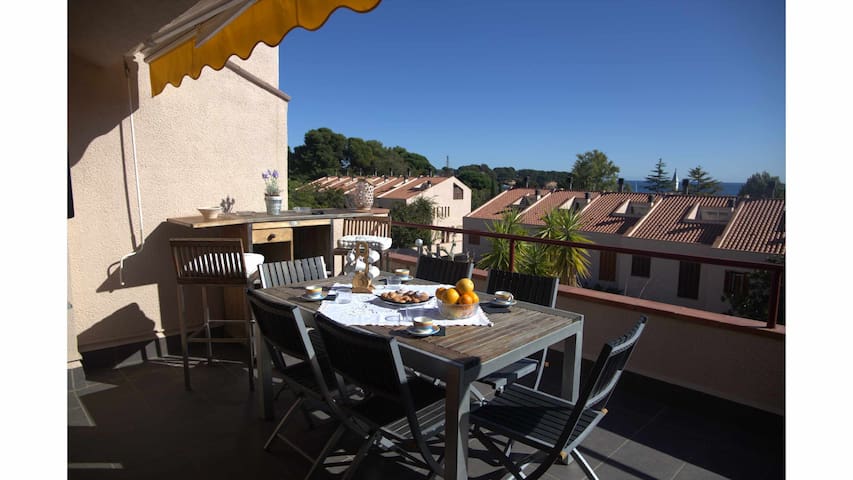 Margaret’s Family House with pool and parquing