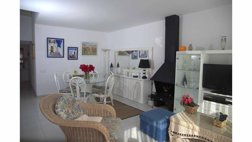 Margaret’s Family House with pool and parquing gallery image 3