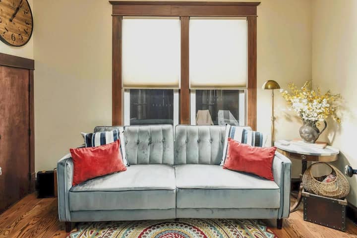 Relaxing Den On Main Level
-Converts To 4th Guest Room Full Size Mattress
-Full Bath Directly Across The Hall