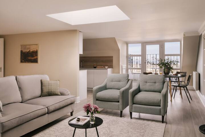 Sonder Royal Garden | 2BR Apartment w/ Balcony