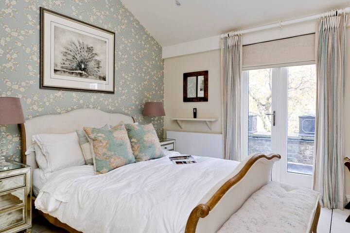 Delightful 3-Bed family home, Bayswater gallery image 2