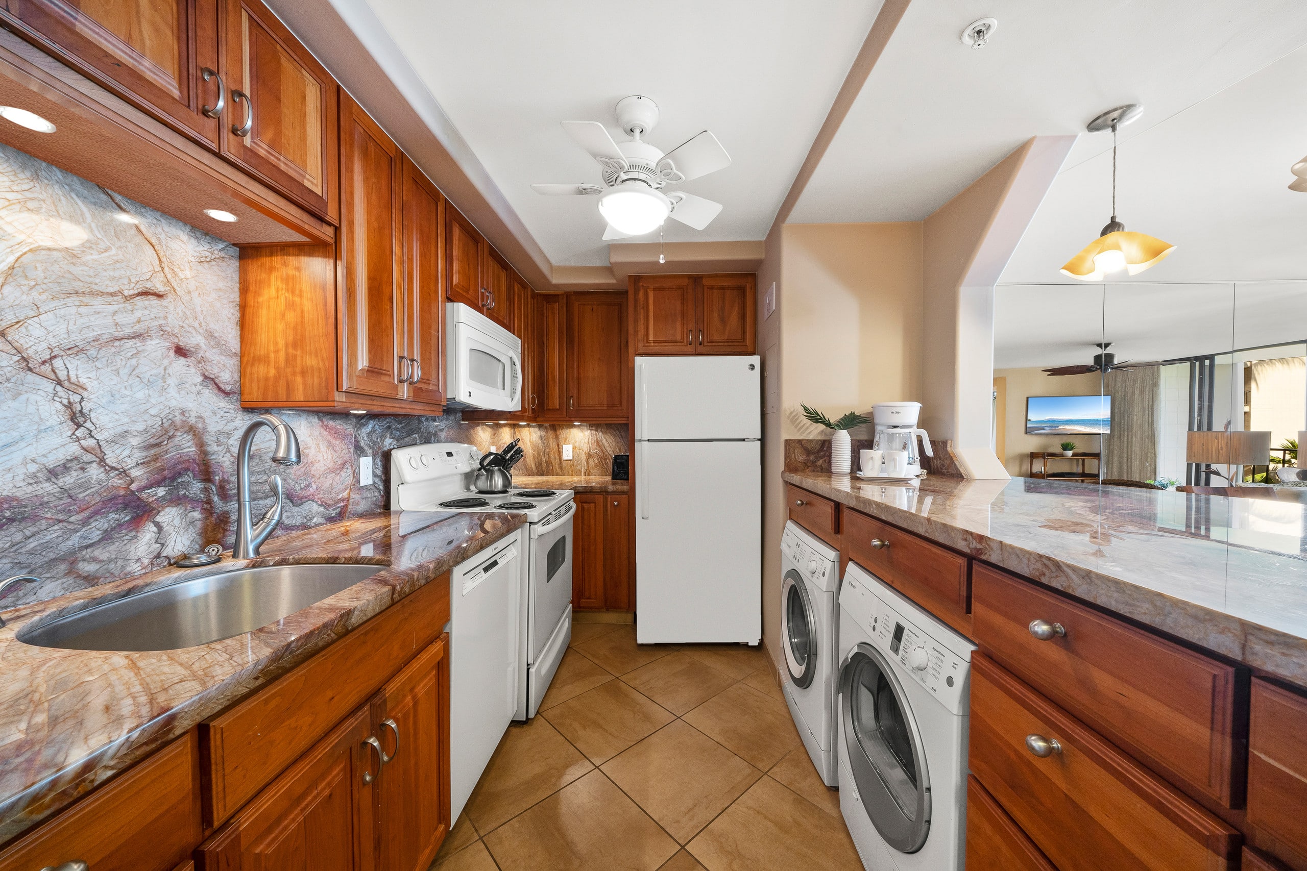 Condo in Lahaina · ★4.54 · 1 bedroom · 2 beds · 1 bath - Image 6