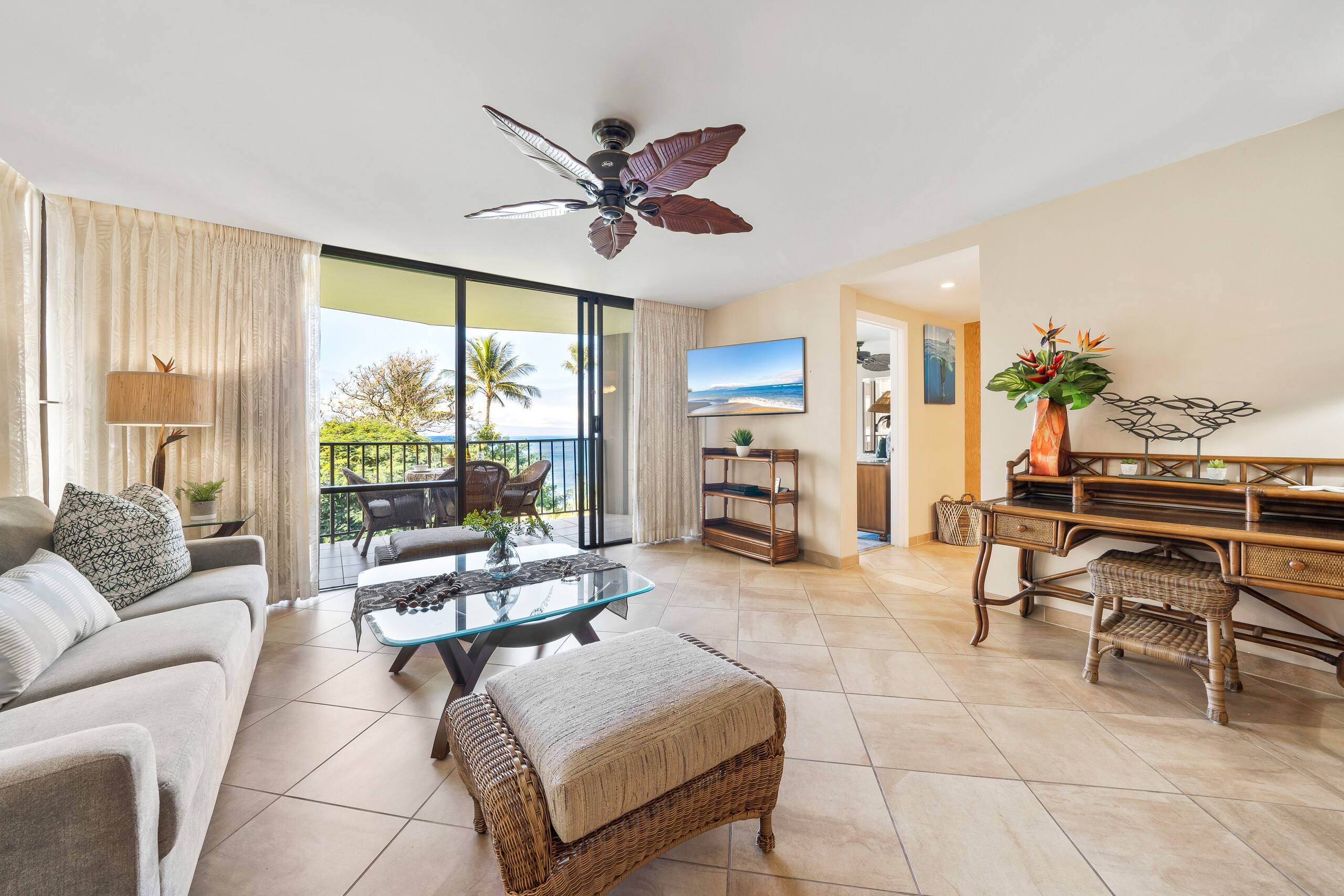 Condo in Lahaina · ★4.54 · 1 bedroom · 2 beds · 1 bath - Image 2